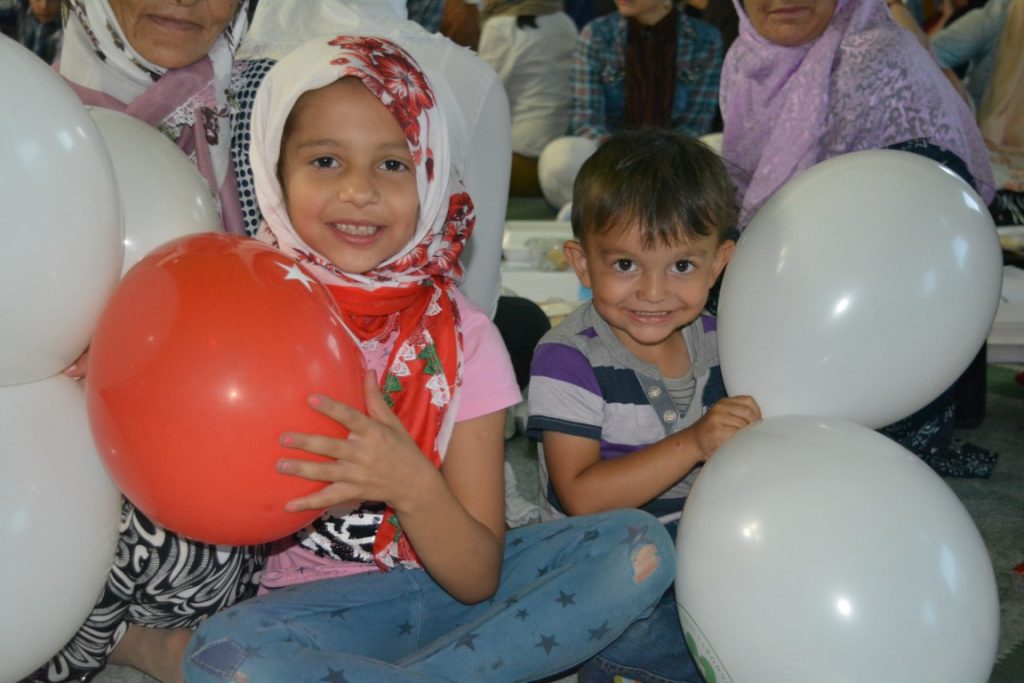 During Ramadan IFS-EMMAUS organized 1215 iftars for fatherless children