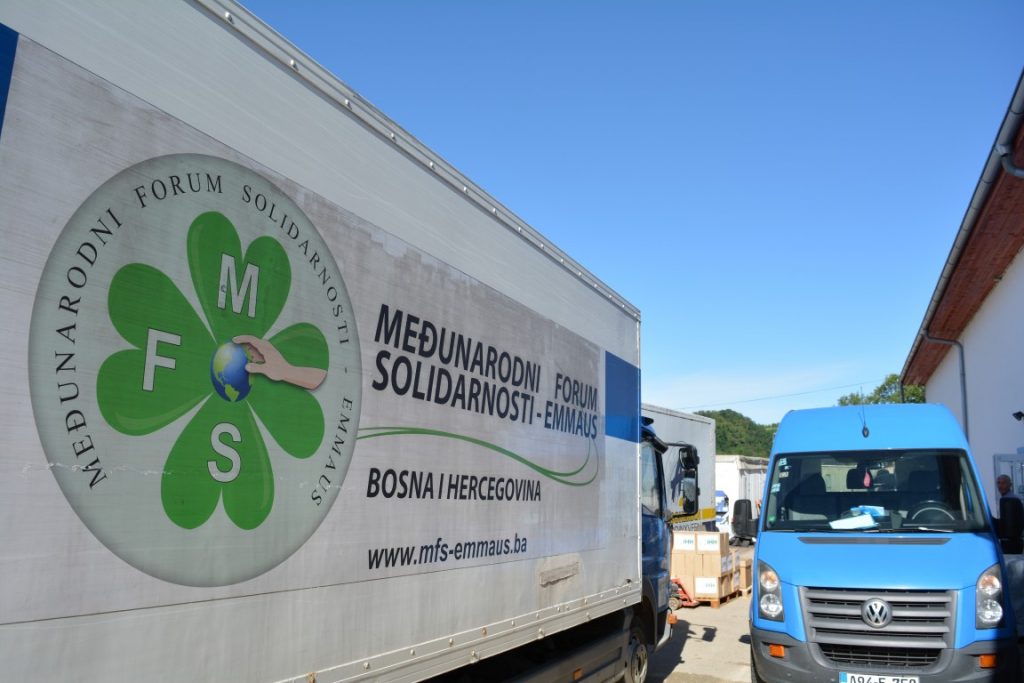 Mobile kitchen with the groceries for migrants is on the way for Velika Kladusa