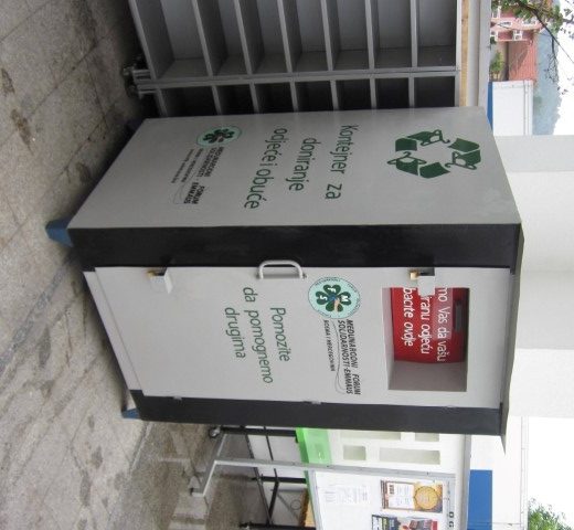 IFS-EMMAUS placed first humanitarian container: DONATE CLOTHING instead of throwing!