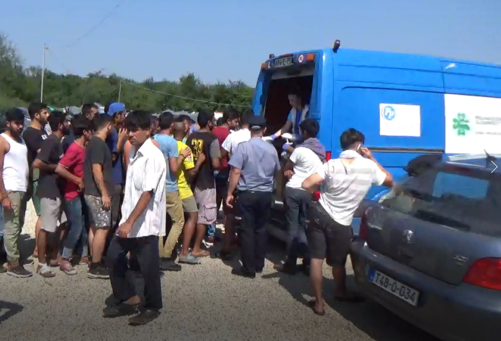 FOR MIGRANTS IN VELIKA KLADUŠA, IFS-EMMAUS SENT 1, 5 TONS OF VARIOUS VEGETABLES