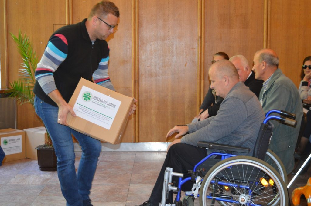 Food packages for members of the Association of the Blind and Visually Impaired