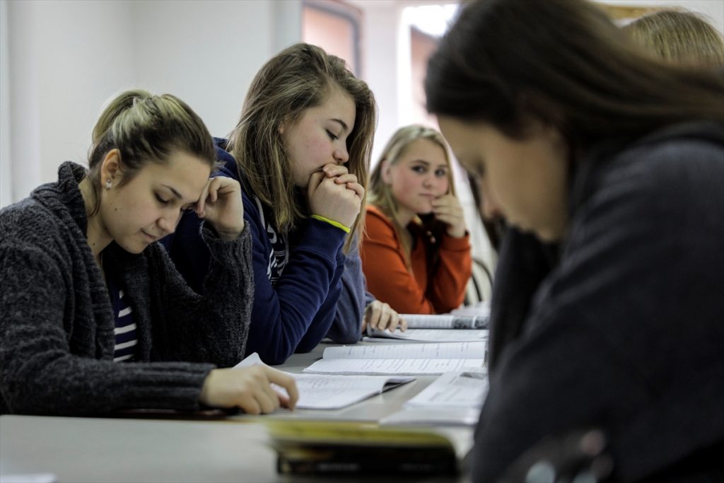 They traveled 50 kilometers to the school: IFS-EMMAUS Online Accommodation in Potocari 80 children assistance