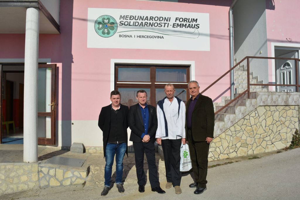 Ministers in the TK Government visited the Reception Center Duje