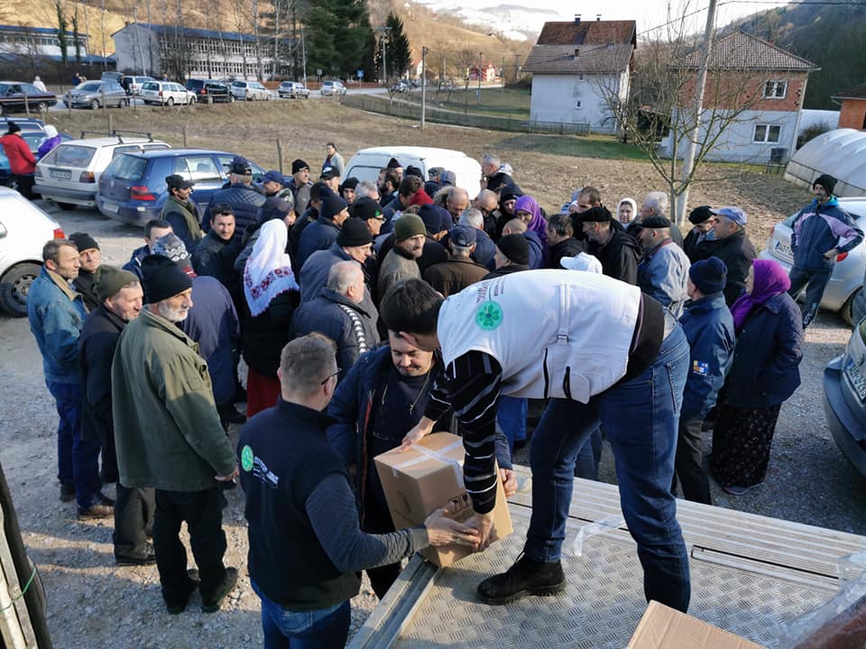350 FOOD PACKAGES DIVIDED FOR RETURN FAMILIES IN KONJEVIC POLJE