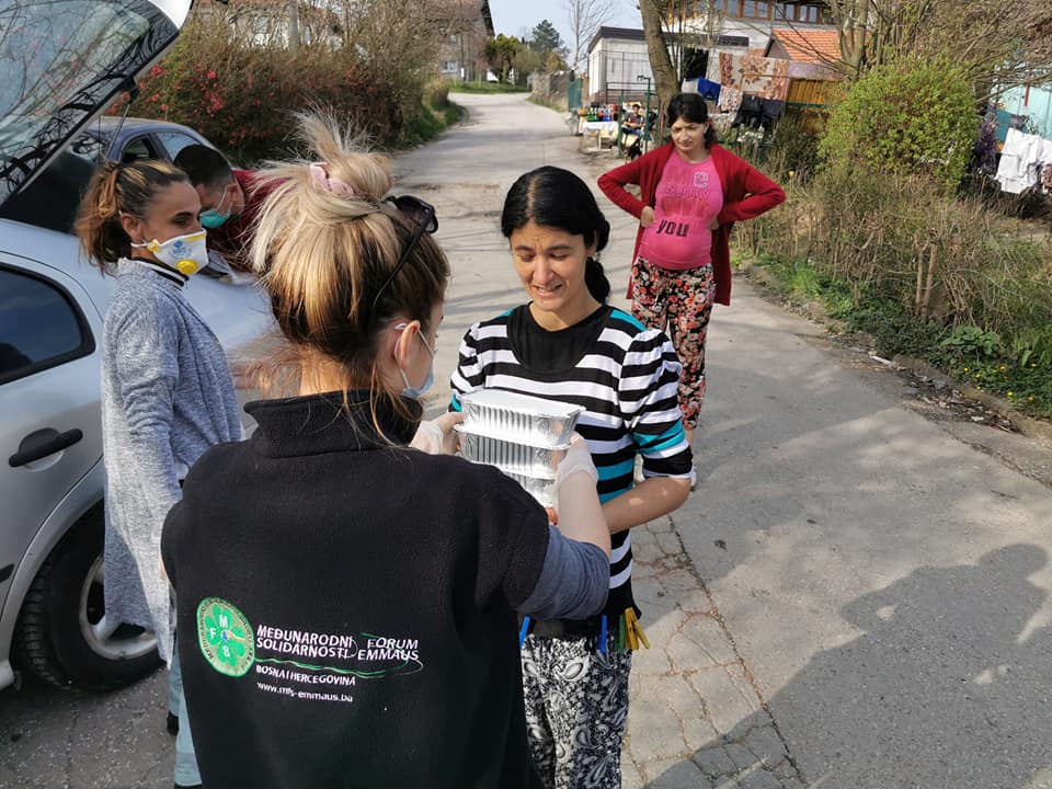 IFS-EMMAUS DISTRIBUTING 300 WARM MEALS FOR SOCIALLY VULNERABLE PERSONS IN KISELJAK EVERY DAY