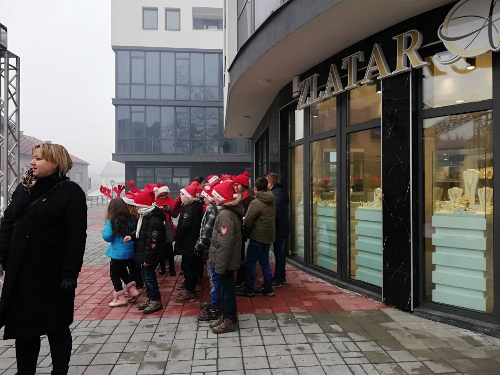 49112339_314398189282663_5765218675405619200_n (Medium)