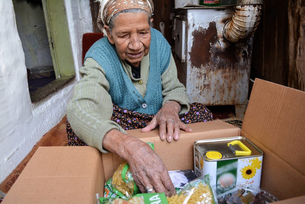 IFS-EMMAUS DISTRIBUTES FOOD PACKAGES TO PEOPLE OF THE THIRD-AGE