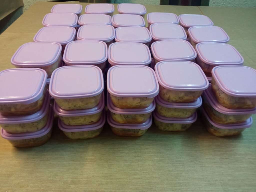 Gračanički „Plastoflex“ donirao 3.000 posuda MFS-EMMAUS-u za potrebe projekta „Jedan obrok dnevno“