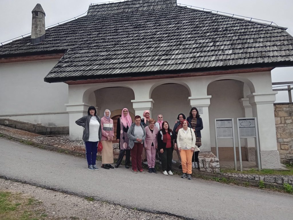 Korisnici Prihvatnog centra Duje posjetili nacionalni spomenik, Staru džamiju u Sokolu